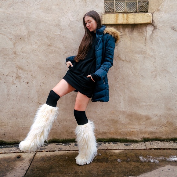 Chanel Icicle Heel Fantasy White Furry Yeti Mukluks Boots EU 39.5 US 8.5 FW 2010 - Picture 12 of 14